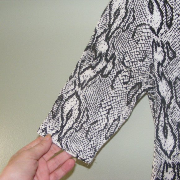 Black and White Snakeskin Print Top - Picture 3 of 14